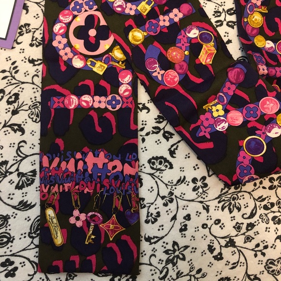 🔴SOLD🔴Beautiful Authentic Louis Vuitton Bandeau - Picture 4 of 6